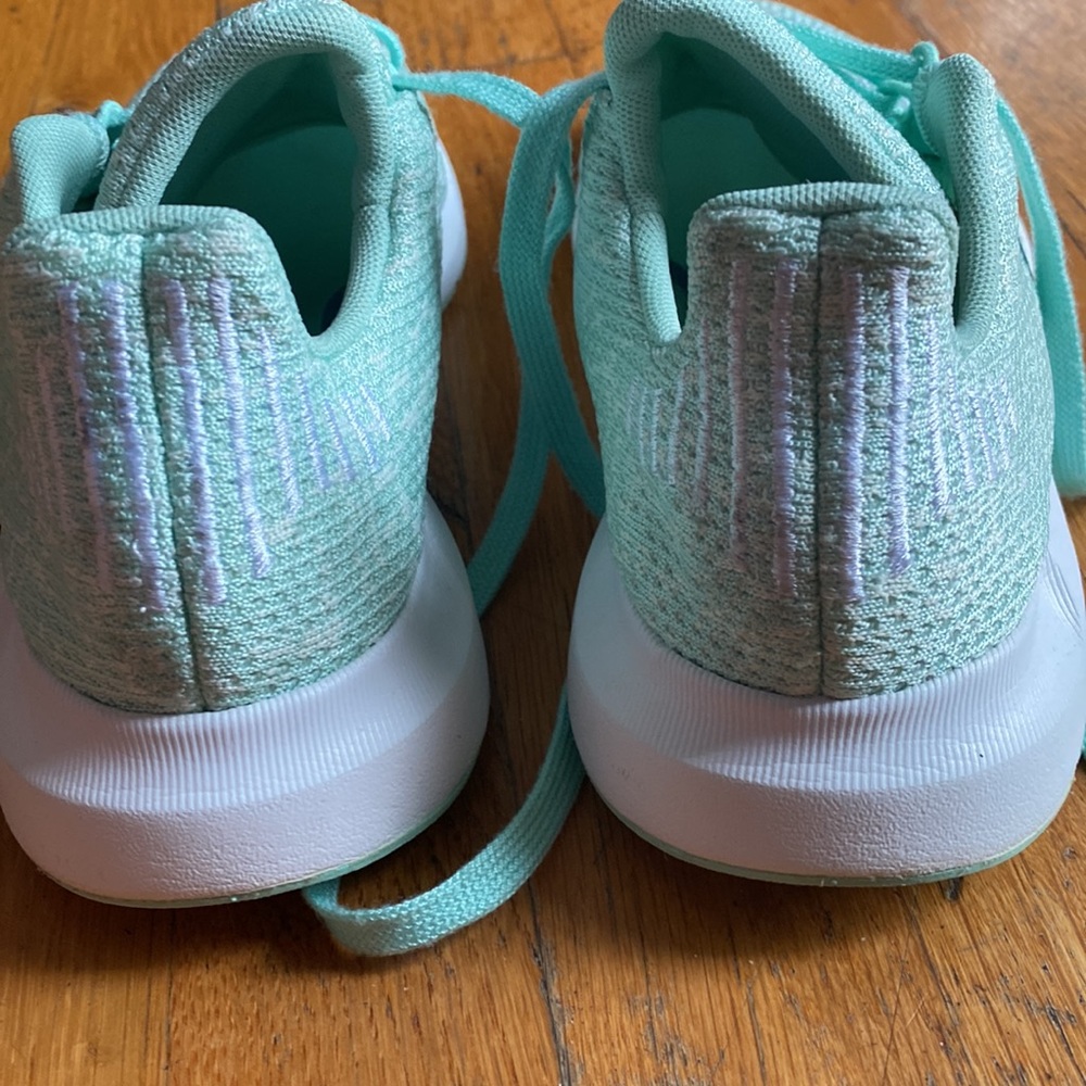 Adidas Swift Run - image 3